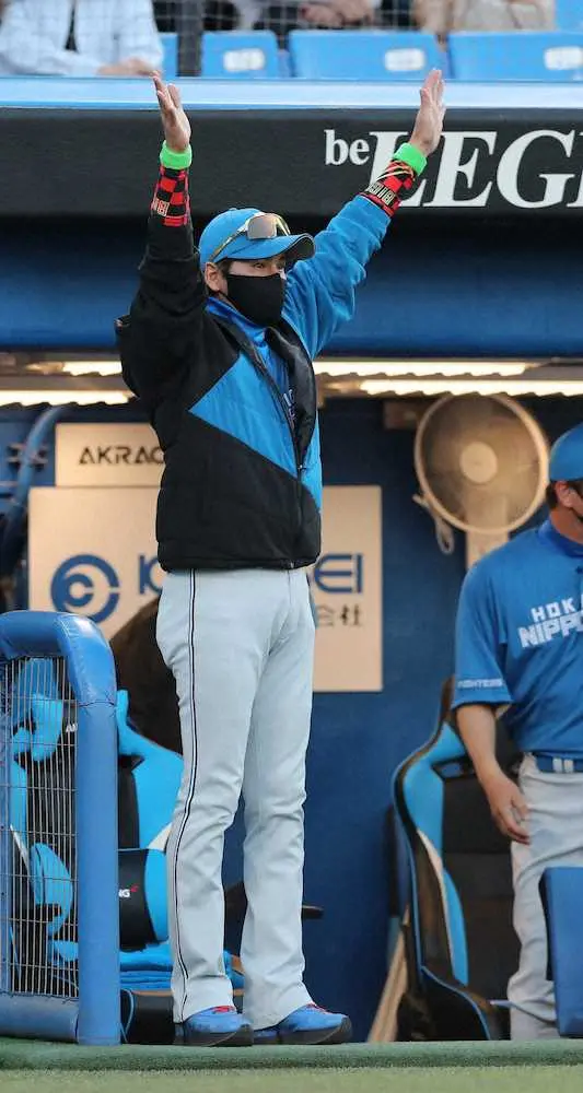 【画像・写真】日本ハム・新庄監督「いい試合だった」　思い出の神宮で熱戦に手応え