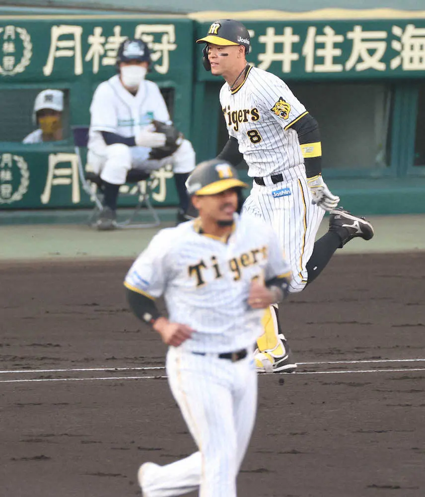 【画像・写真】阪神・マルテ、走塁で負傷か　2回から交代し原口が一塁に