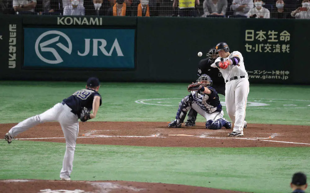 【画像・写真】巨人・岡本和真が3ラン、V打の全5打点の大暴れ　チームは水曜日8戦全勝で両リーグ最速で30勝到達