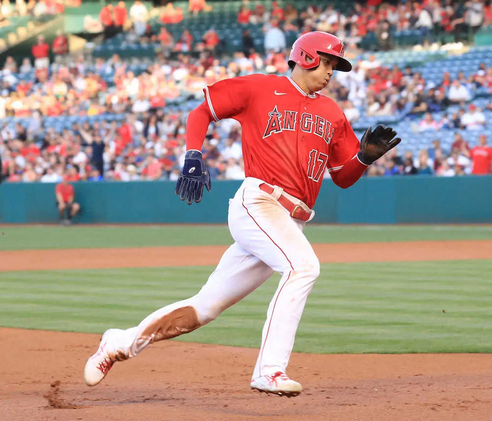 【画像・写真】大谷翔平　第2打席のストライク判定に大ブーイング、大谷も戸惑いの表情
