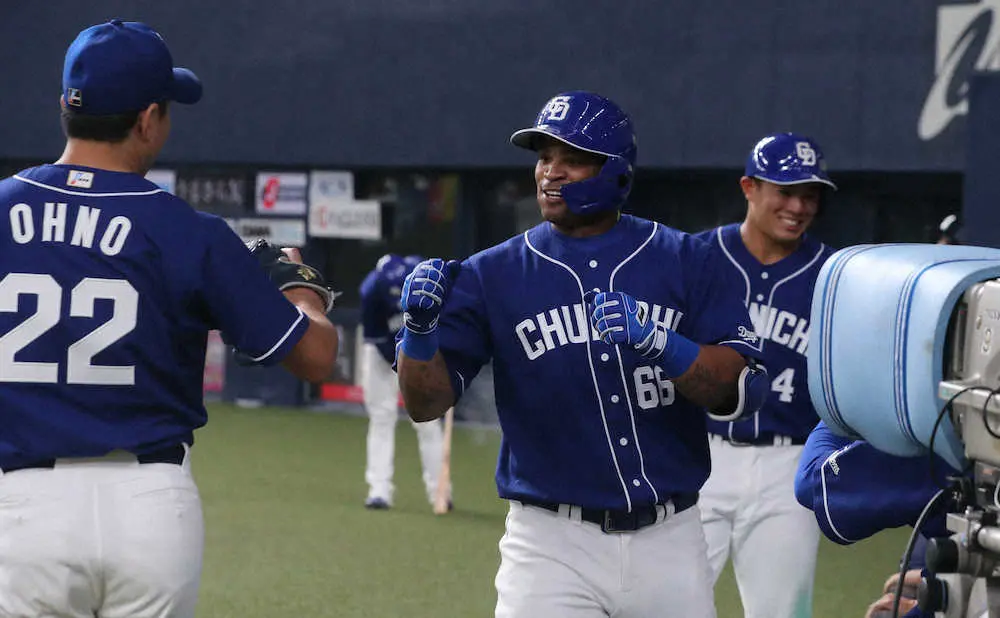 【画像・写真】中日・ビシエドが決勝5号2ラン「積極的にいこうと。良いスイングができた」9試合ぶり一発に満足