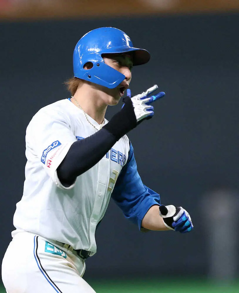 【画像・写真】横高の絆だ!日本ハム・浅間が万波のミスを近藤の穴をカバー　新庄監督の予告通りに決勝3号