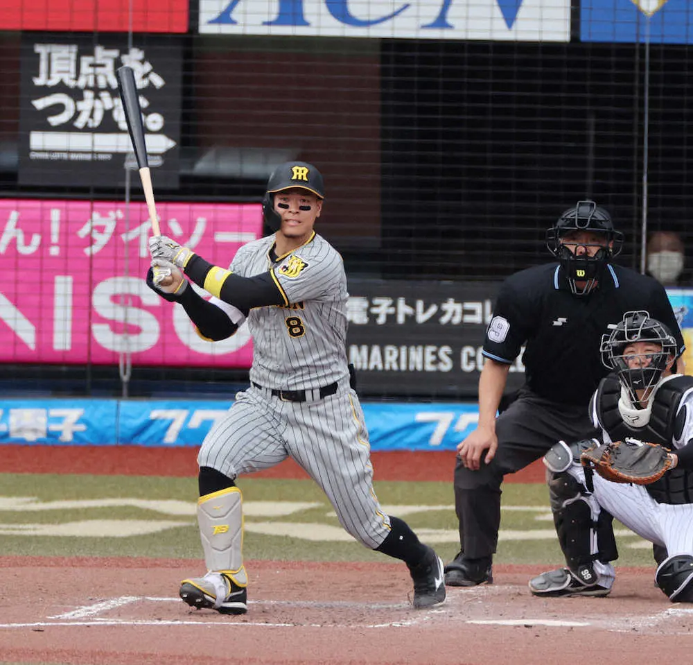 【画像・写真】乗っテル！阪神・佐藤輝が前夜から3打席連続打点　中堅後逸にも助けられプロ2本目の三塁打