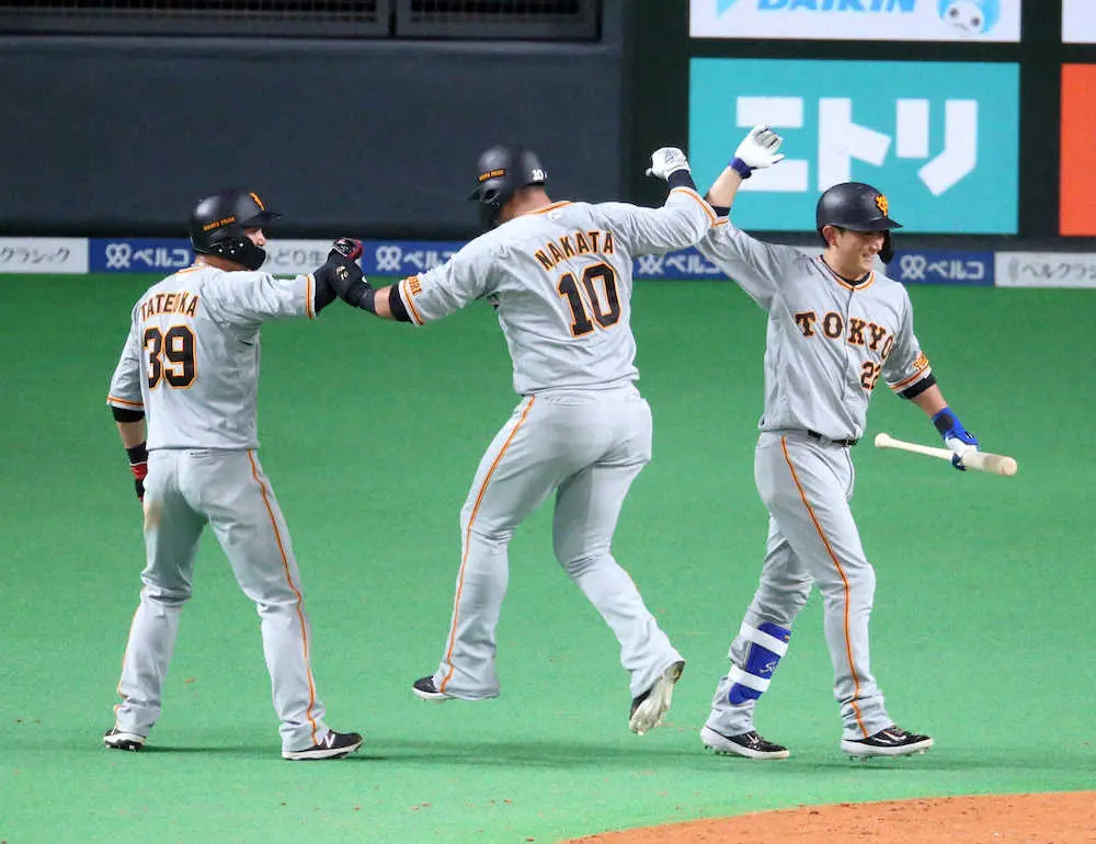 【画像・写真】巨人・中田翔　スタンド沸かせた！杉谷いじり「別にあまりうれしくもないですけど…ありがとうございます」