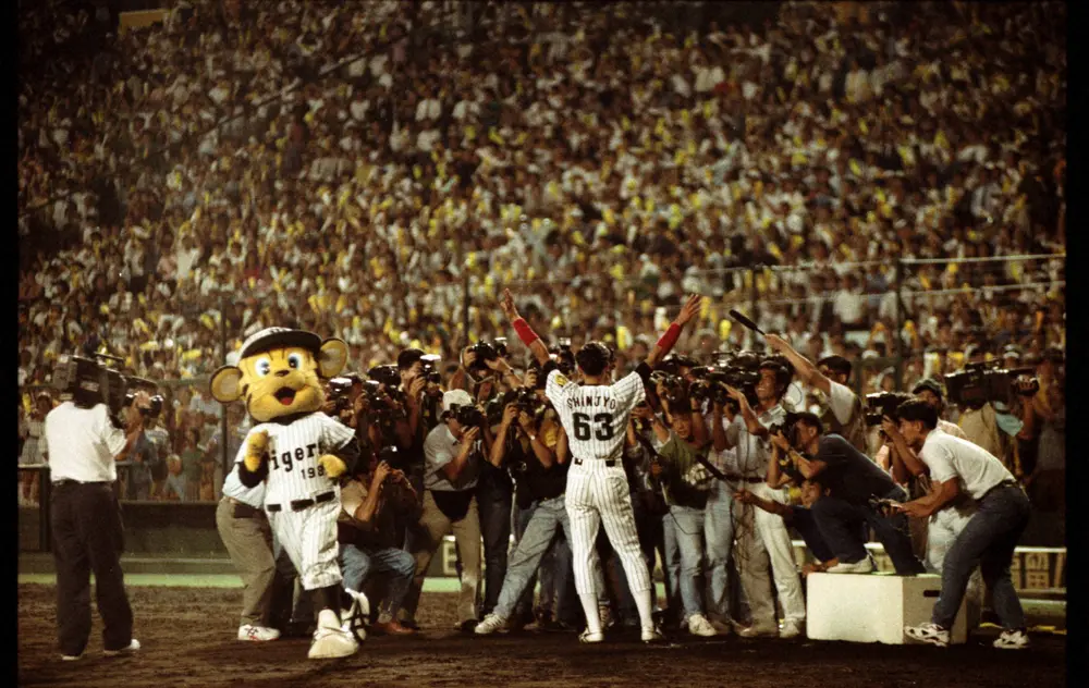 【画像・写真】新庄ビッグボス　試合前に虎ファンに向かって一礼「もう、ありがとう。監督として帰ってきたよって」