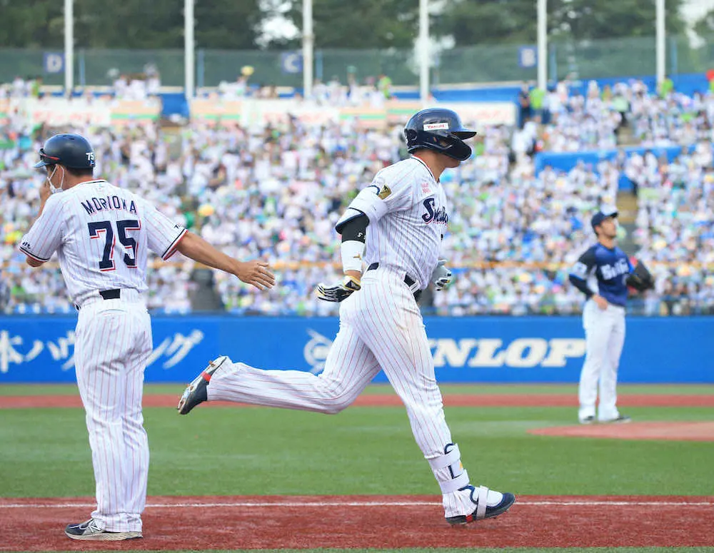 【画像・写真】ヤクルト村上「無我夢中で」確信の逆転V16号2ラン！再びセ界2冠　強い！チームは7カード連続勝ち越し