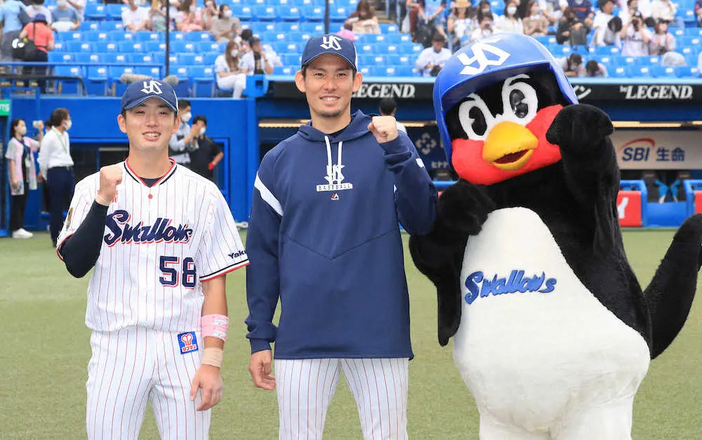 【画像・写真】ヤクルト・長岡　5日遅れの母誕生日祝い…V撃&冷蔵庫ダブルプレゼント