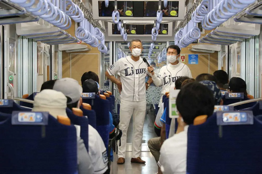 【画像・写真】西武、巨人の「レジェンドOB」が西武鉄道電車内でトークショー開催　軽快トークで「場外戦」！？