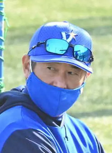 石井琢朗野手総合コーチ