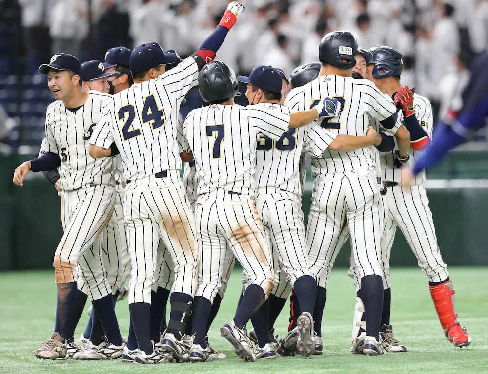 【画像・写真】全日本大学選手権、上武大・石沢がバット折りながらサヨナラ打　谷口監督「バットをプレゼントします」