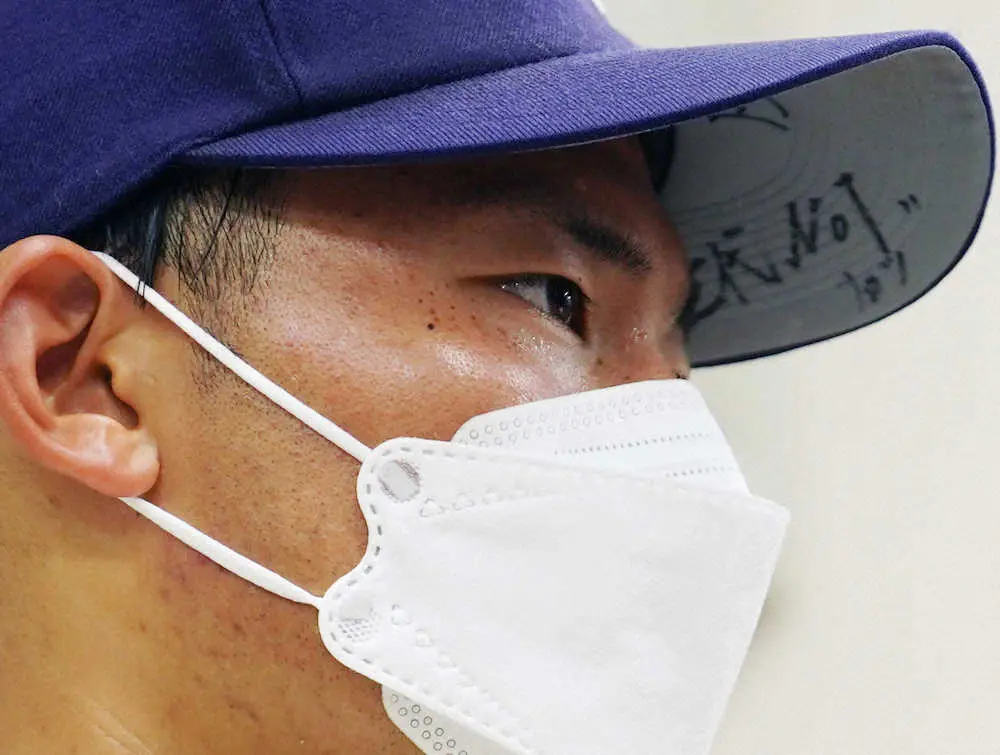 全日本大学野球選手権 佛教大 明大 厳しい表情で会見に臨む明大 村松 帽子の裏には 世代no 1 の文字が 撮影 木村 揚輔 スポニチ Sponichi Annex 野球