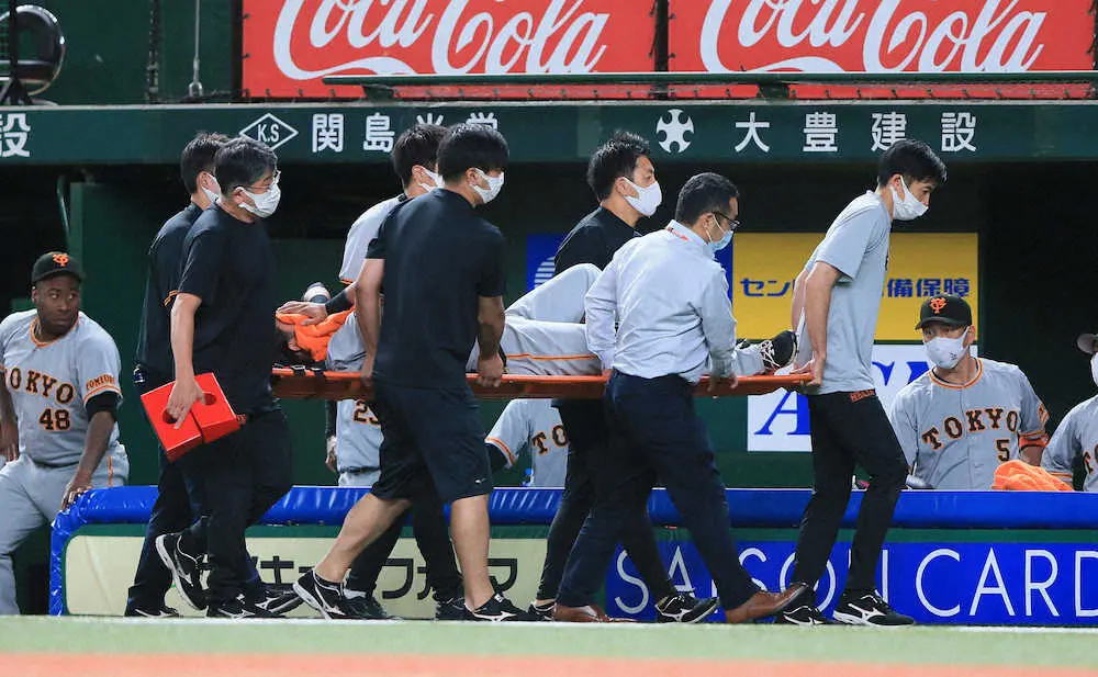 【画像・写真】巨人、連敗ストップも立岡にアクシデント　打球追って丸と交錯…担架で退場、スタンド騒然