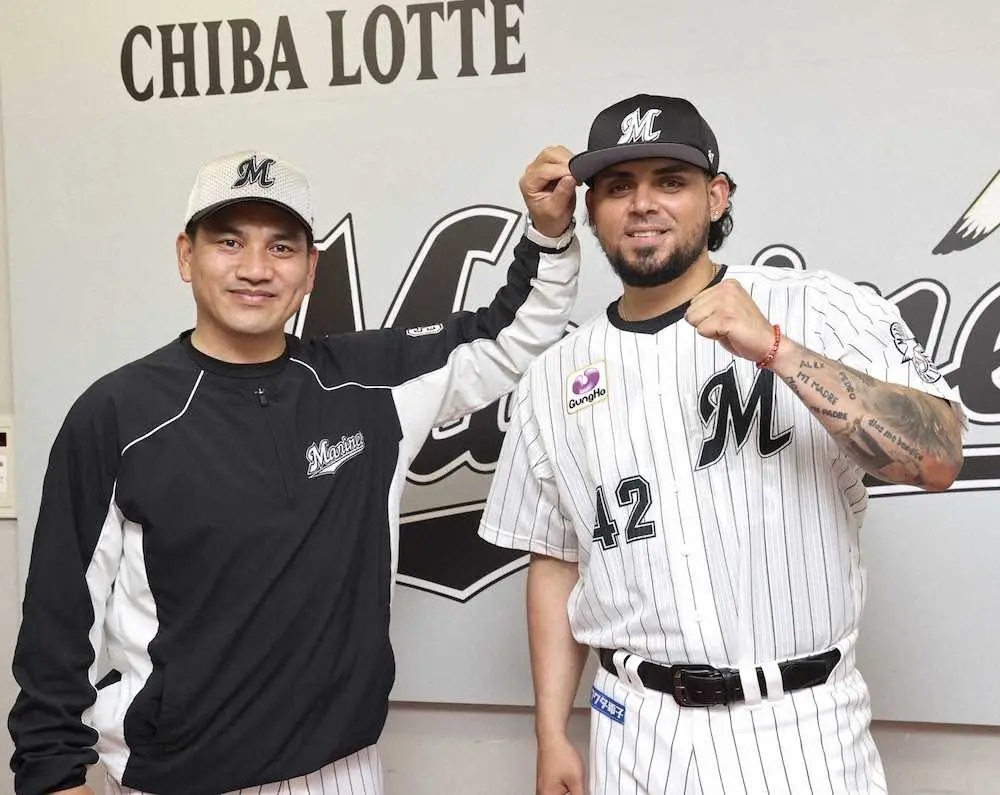 【画像・写真】ロッテの新外国人オスナが来日即会見「日本んでプレーする準備はできている」