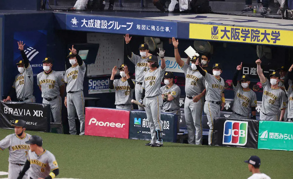 【画像・写真】関西ダービーで音声トラブル　“無音”のグラウンドでオリ&阪神が火花散らす