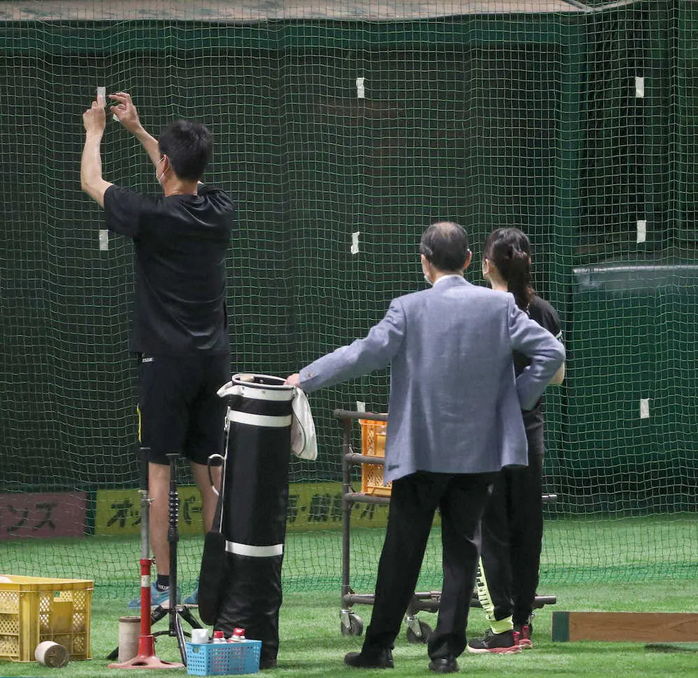 【画像・写真】ソフトB・王会長が新練習法導入　打球方向を9分割「どこに打つか目標、目的を持って丁寧に」