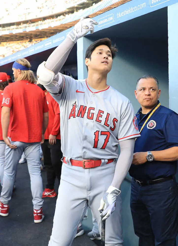 【画像・写真】大谷翔平　“ノーノー阻止”三塁打にファン「やっぱスーパーヒーロー」「真剣勝負カッコ良かった」