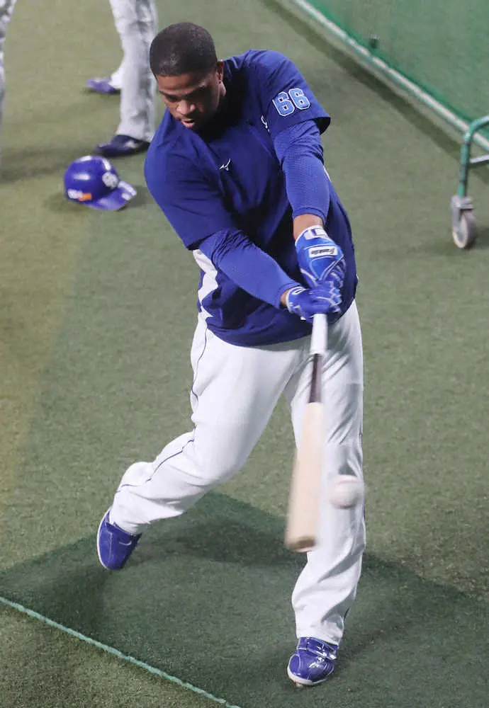 【画像・写真】中日・ビシエド　全体練習に参加「肩の状態良くなっている」　17日からの巨人戦に意欲　