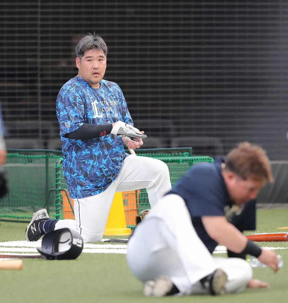 【画像・写真】西武おかわり中村がフリー打撃再開　右手親指痛　出場選手登録はせず慎重に判断