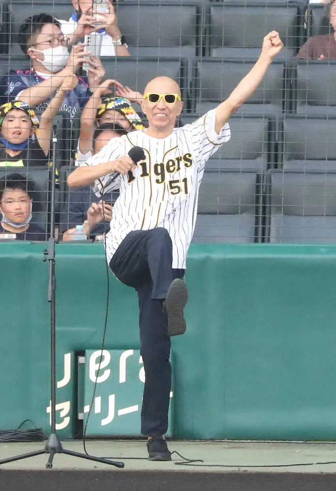 【画像・写真】サンプラザ中野くん　阪神ーDeNA戦前に「Runner」熱唱　「逆転優勝しましょう」