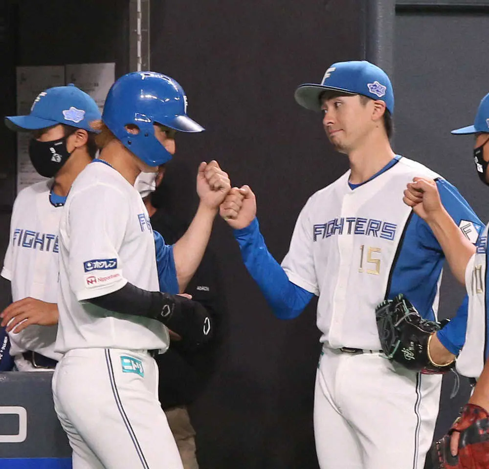 【画像・写真】新庄監督　9回悪夢の逆転負けに落胆…上沢は7回無失点と好投もリリーフ陣が“誤算”