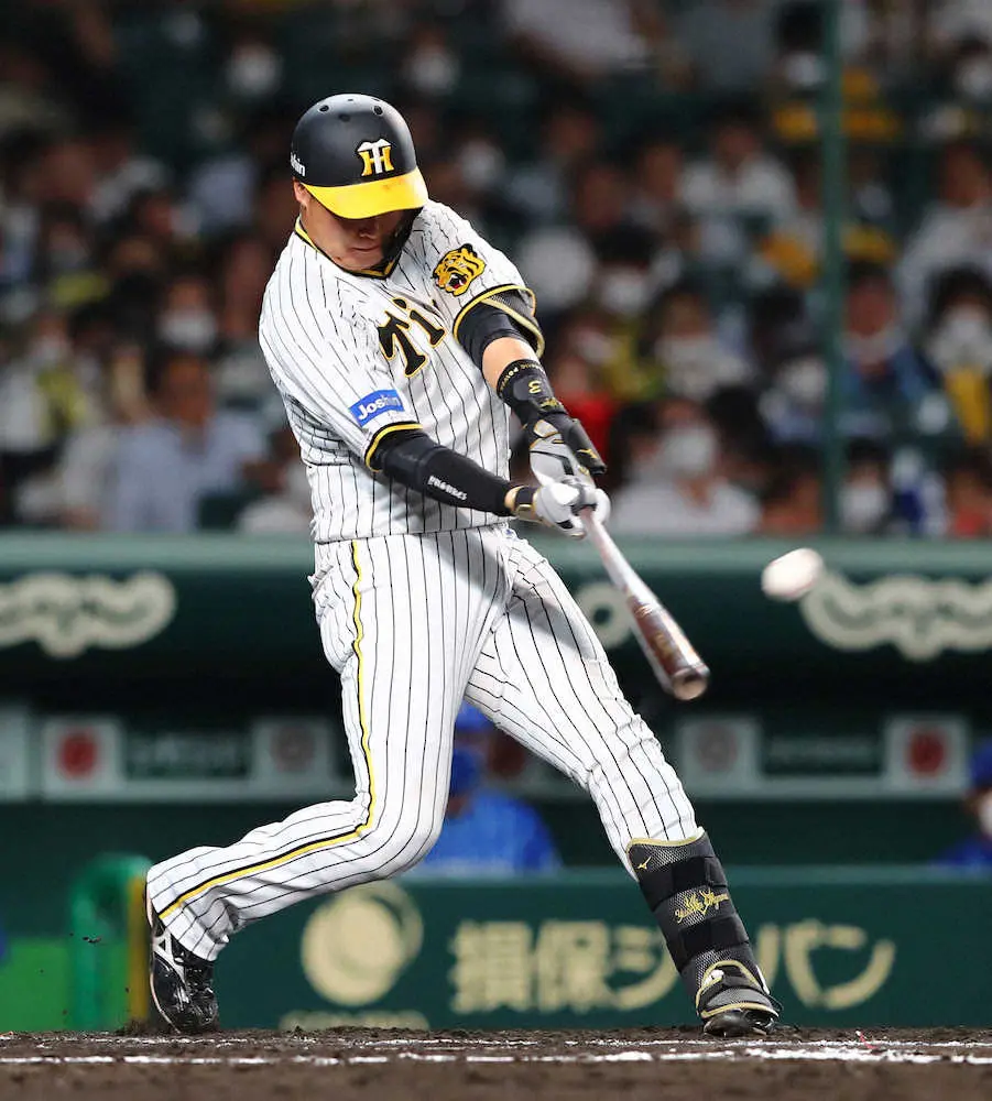 【画像・写真】阪神・大山、2打席連続初球を左翼スタンドへ　ノーヒッター・今永ぼう然　