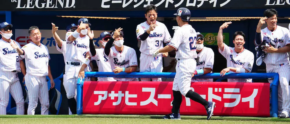 【画像・写真】ヤクルト・青木　反撃の同点2号2ラン！“おじさんコンビ”石川をまた援護