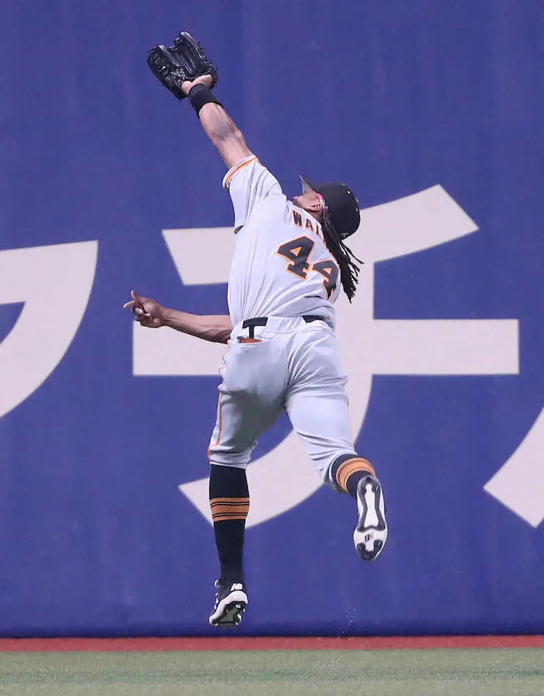 【画像・写真】G党沸かせた！　ウォーカーが超ファインプレーで中日先制を阻止　亀井コーチとの特訓実る