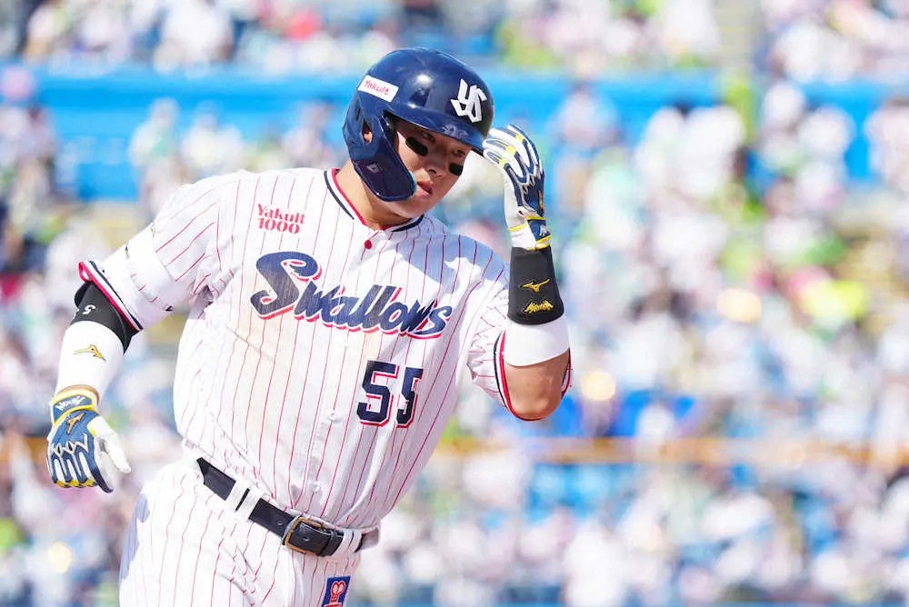 【画像・写真】ヤクルト・村上　父への感謝をバットで表現　2発＆全5打席出塁