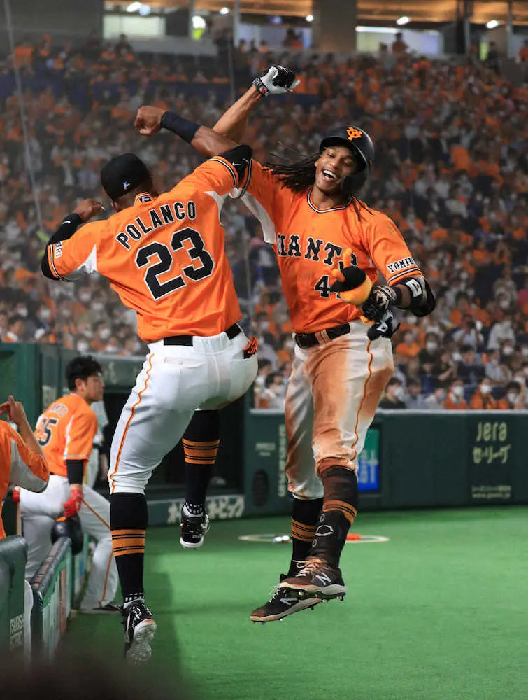 【画像・写真】巨人ウォーカーが同点14号、ハートポーズ出た！「勝ち越せるように頑張ります」　4戦ぶり一発で猛打賞