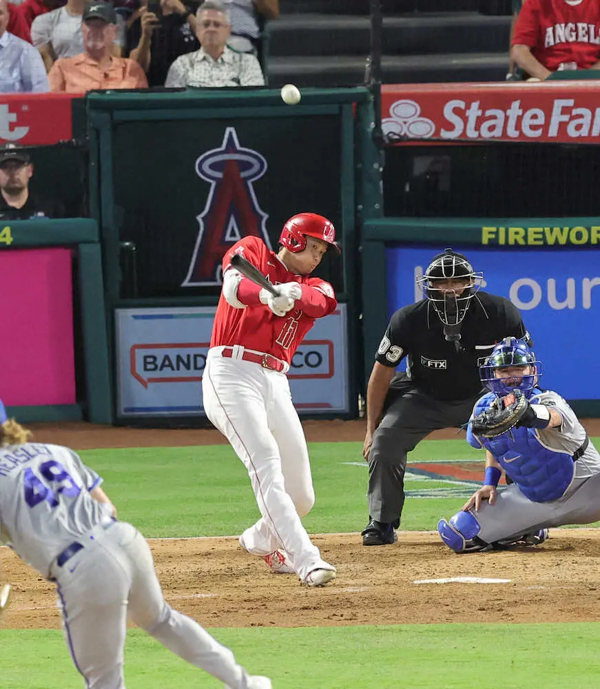 【画像・写真】大谷翔平　衝撃同点弾！現地実況「スゴォイ！」興奮しすぎて実況にならず　ベンチで「ウィンク」も話題