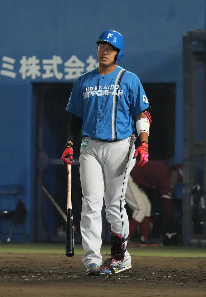 【画像・写真】日本ハム・有薗3打席3三振デビュー　新庄監督は「長嶋茂雄監督の3三振的な。これからっしょ！」