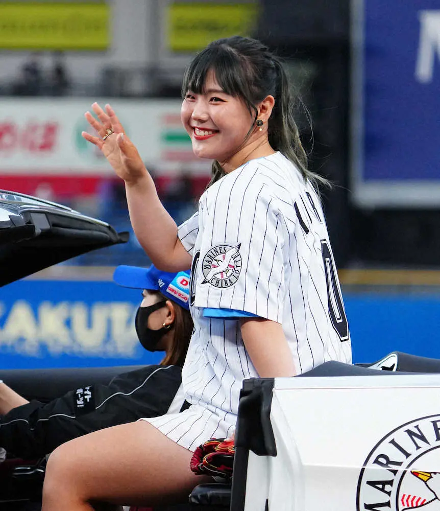 【画像・写真】女子プロゴルファー吉田優利が始球式　「朗希投手はこの距離から160キロ投げるなんて凄い」