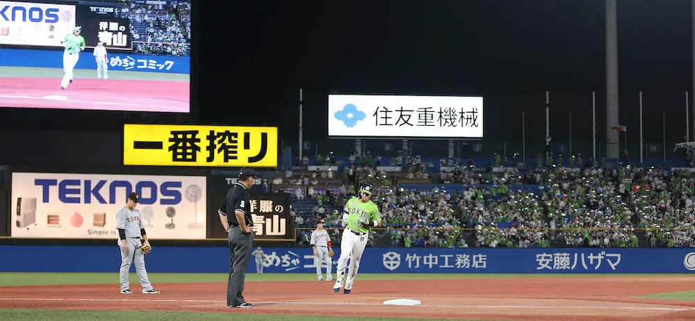 【画像・写真】ヤクルト・村上　打った瞬間確信歩き！キング独走2戦連発24号2ラン　6回までに先発野手全員安打
