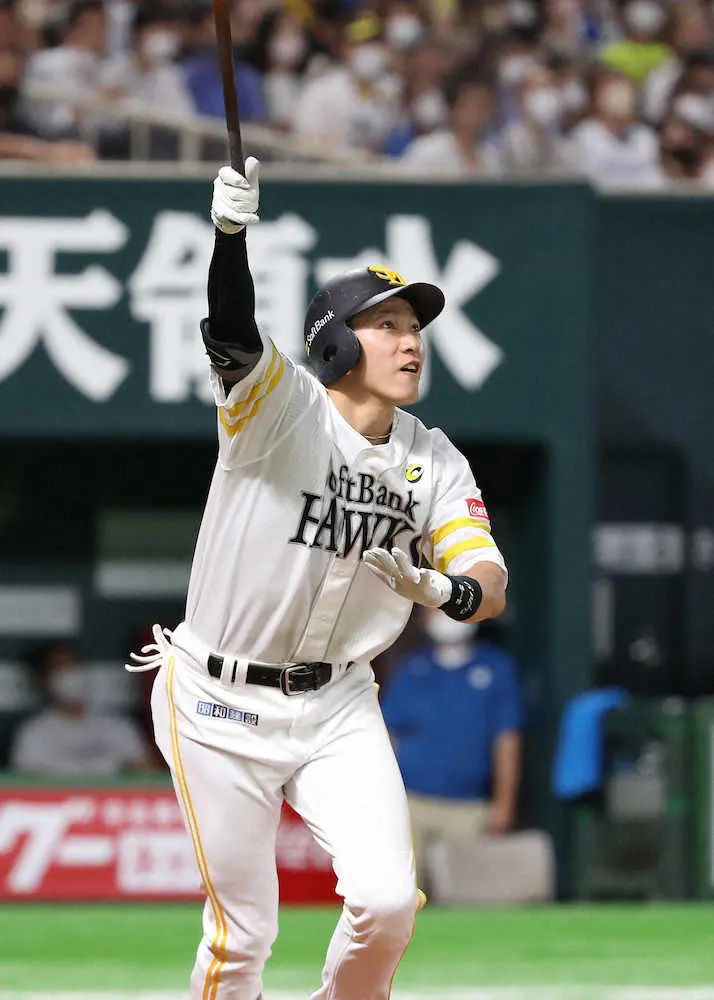 【画像・写真】ソフトバンク・ギータ「たまたまなんですけどファンの皆様の声援で切れなかった」初回3年連続10号V弾