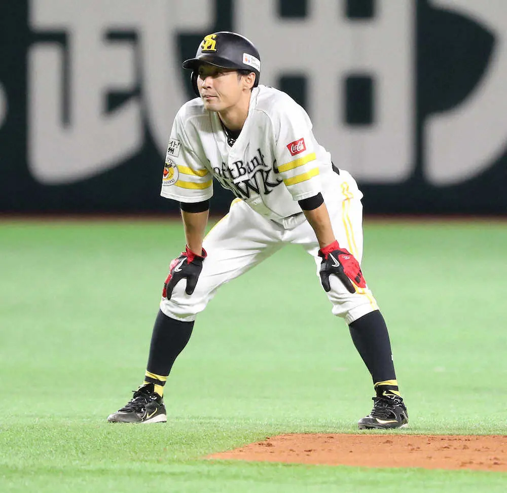 【画像・写真】ソフトバンク・明石　代走で1000試合出場　ギータと三森もお立ち台で祝福