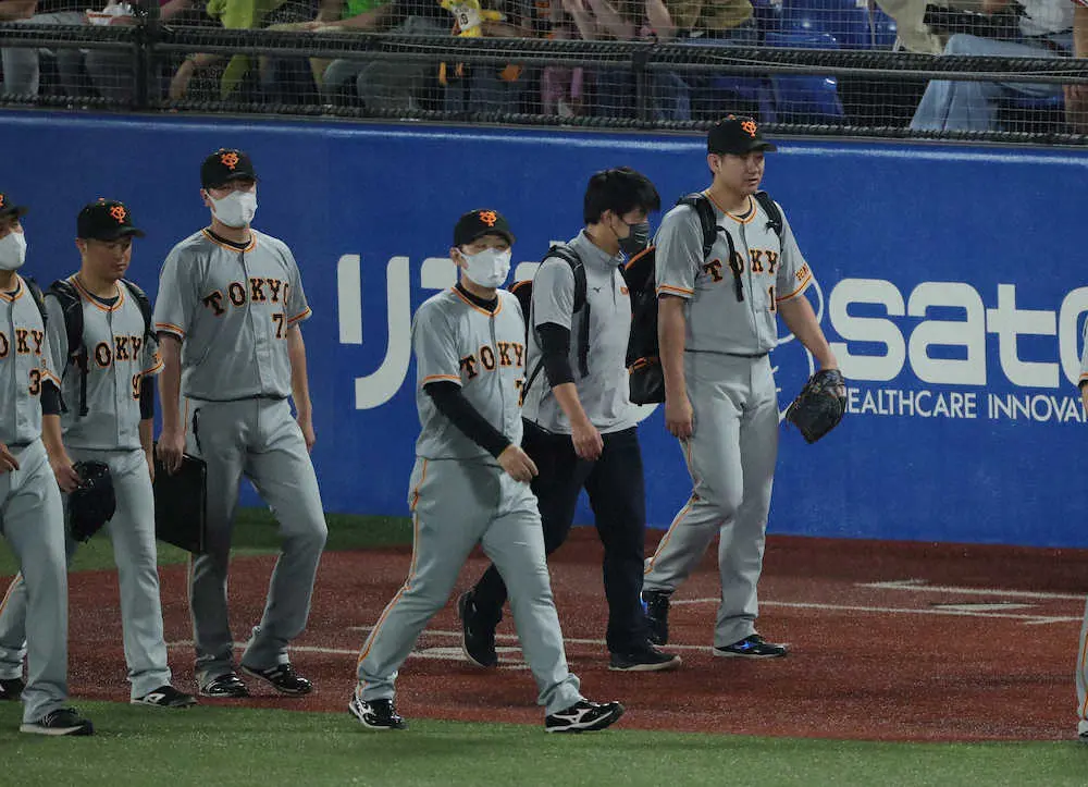 【画像・写真】巨人・阿部コーチ　3回までに7失点した菅野に苦言「ずーっと言ってることですよ」　次は「完封して」