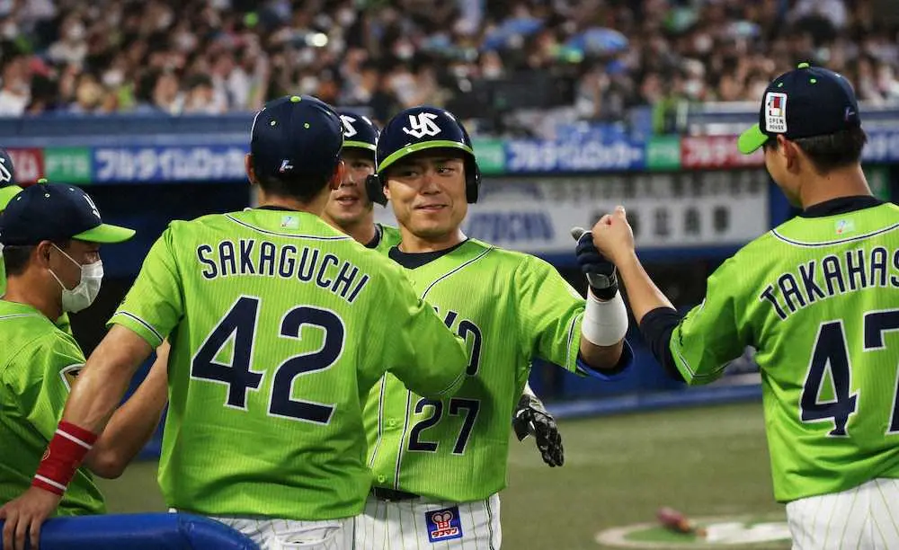 【画像・写真】ヤクルト・中村　初の2発！初回に菅野撃ちで今季最多19安打16得点の口火　最短29日マジック点灯