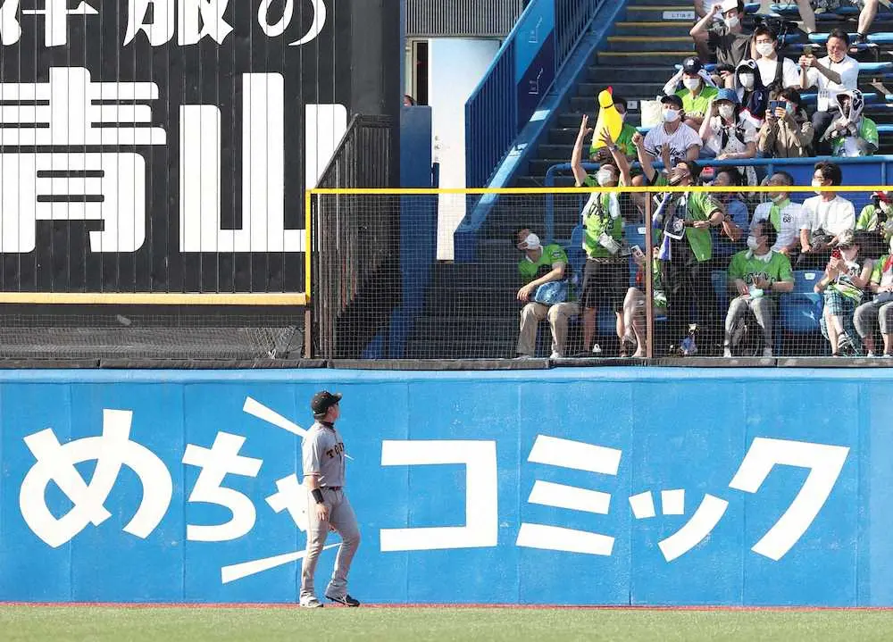 【画像・写真】ヤクルト　幸福の黄色いアヒルの風船…とはならず　6回攻撃中に“飛来”し試合中断、反撃2点どまり