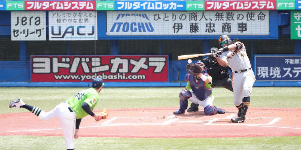 【画像・写真】巨人速攻　4球で先制　ウォーカーがタイムリー