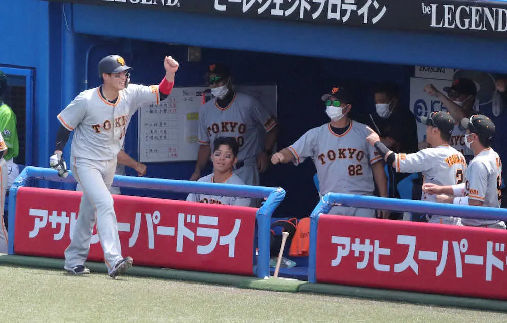 【画像・写真】巨人・増田陸　飛球見失う“ミス”　今季初の中4日先発・戸郷初回1失点　