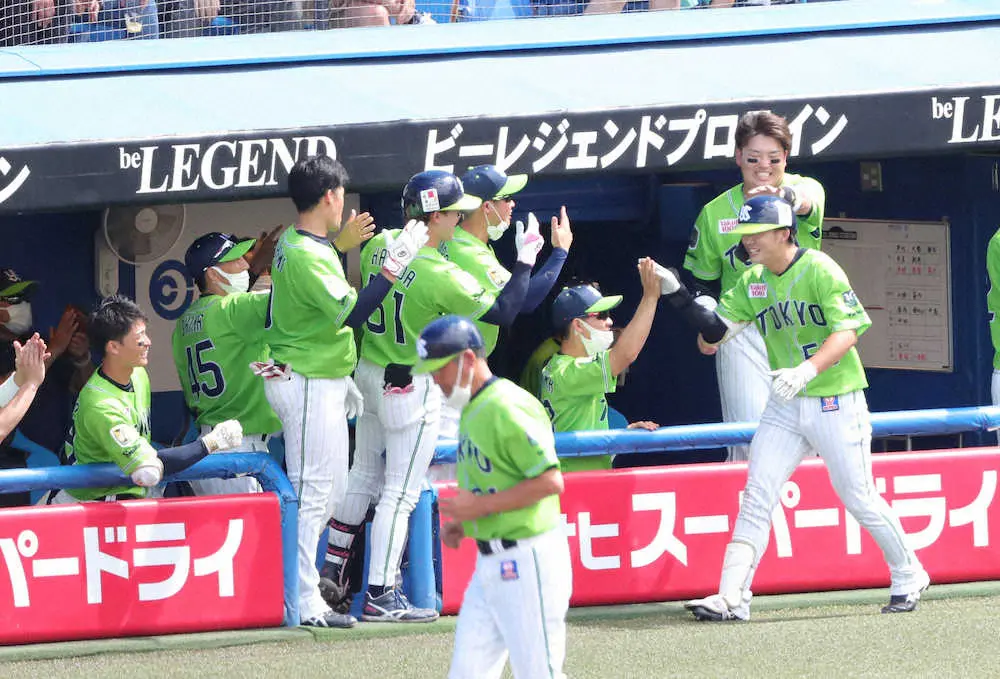 【画像・写真】ヤクルト小沢の1766日ぶり1軍復帰登板が流れ変えた！無死満塁斬り後に打線爆発6点大逆転