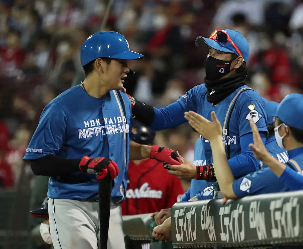 【画像・写真】野村（左）と新庄監督