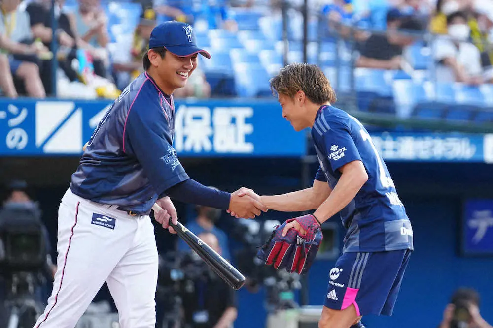 【画像・写真】DeNAとのコラボイベント　横浜F・マリノスの仲川が速球を披露