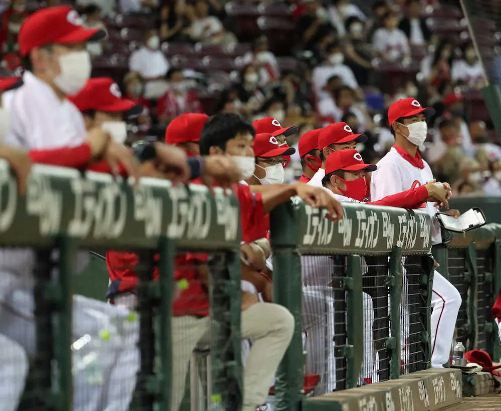 【画像・写真】広島、自力V消滅…ヤクルト戦8連敗　村上に打率・444、9発、19打点に加えて5盗塁も献上