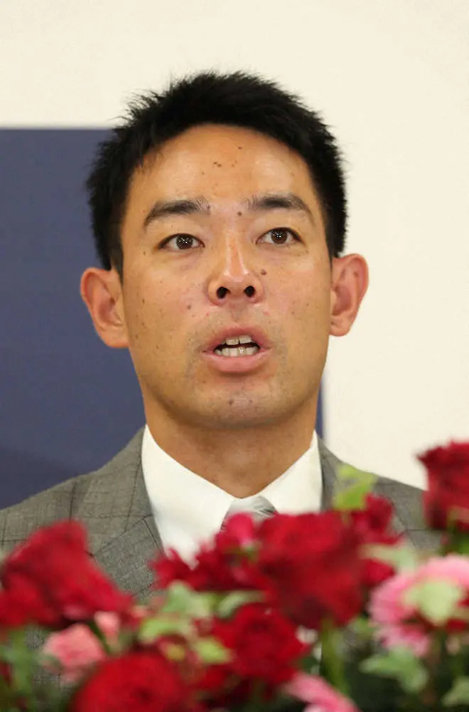 【画像・写真】広島・秋山「ありがたい」　松田オーナーの“ボロボロになっても2000本を”に感激　広島で入団会見
