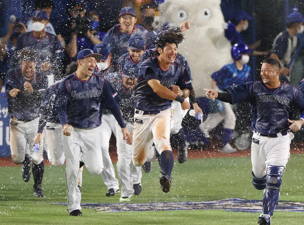 【画像・写真】嶺井が決めた!DeNA大田激走ヘッスラで9回逆転サヨナラ勝ち　阪神に同一カード3連勝で4位浮上