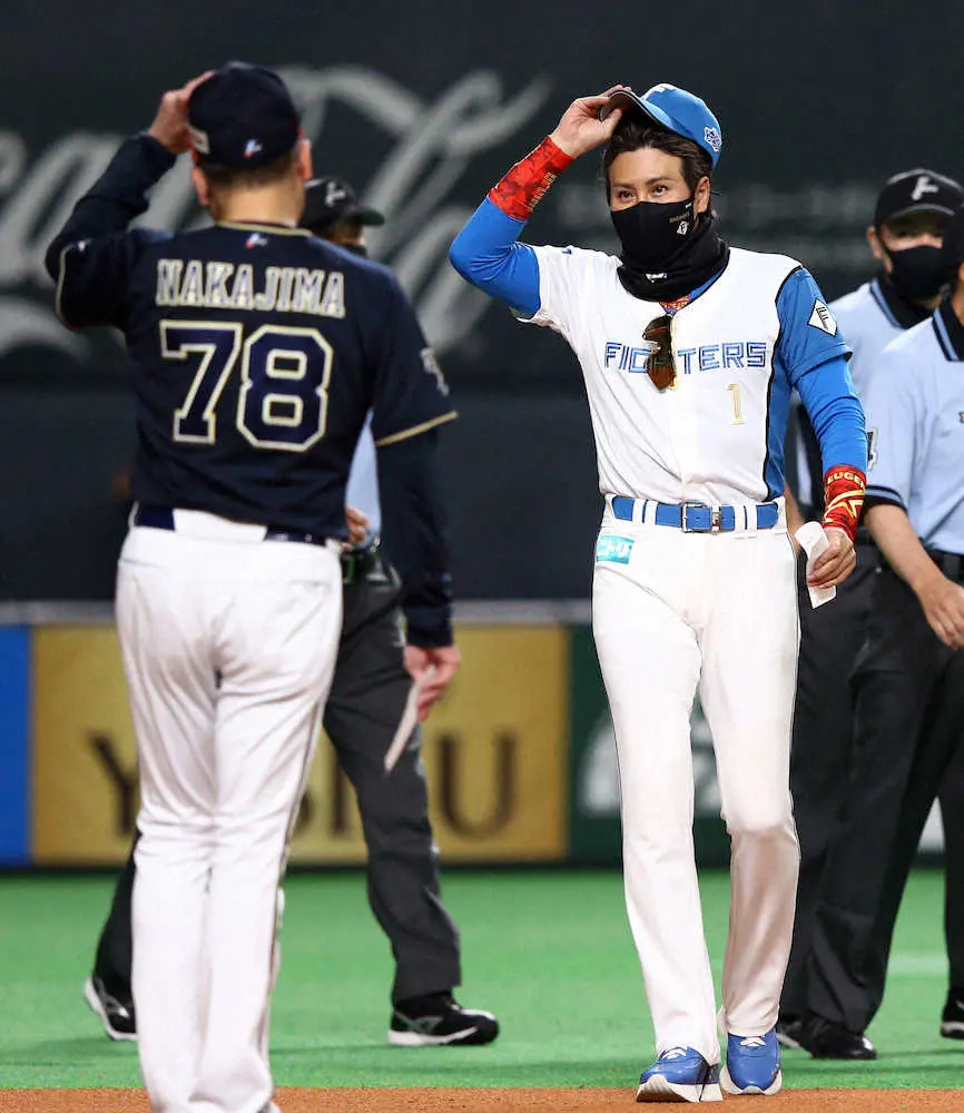 【画像・写真】日本ハム・清宮　フェンス直撃の打球がアウト判定のままプレー続行　日本ハムベンチはリクエスト要求せず