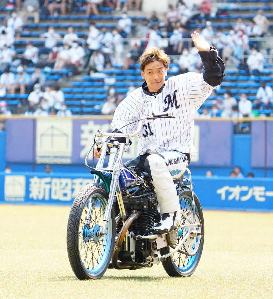 【画像・写真】スーパースターV青山周平が躍動　地元千葉凱旋でノーバン始球式