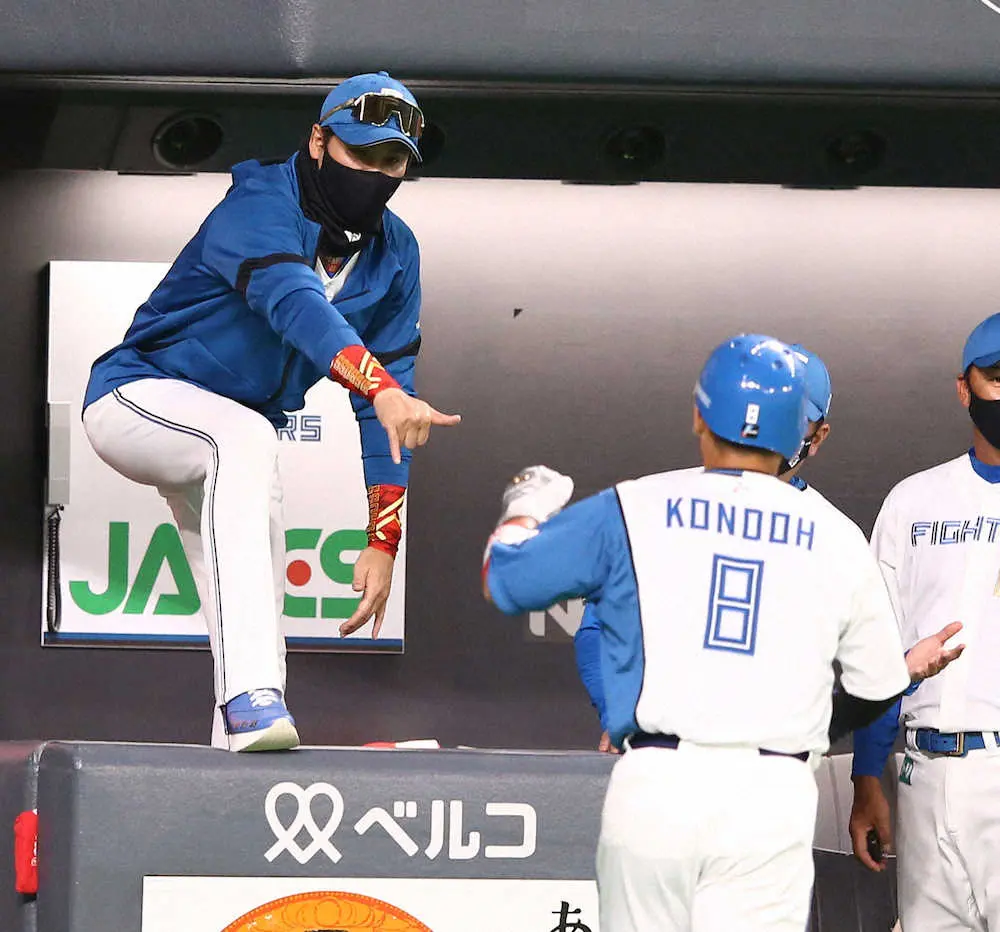 【画像・写真】日本ハム・新庄監督“ブルーベリー不足”で安打1本損するも…連敗ストップに「野球って面白いね」