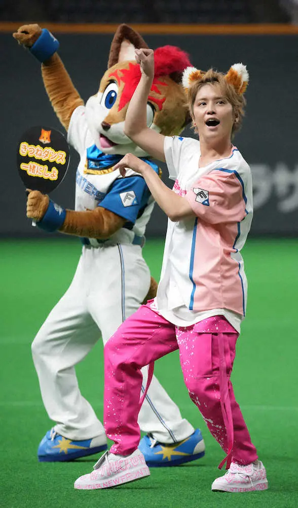 【画像・写真】元NEWS・手越のサプライズ「きつねダンス」にファン騒然　日本ハム―オリックス戦にゲスト来場